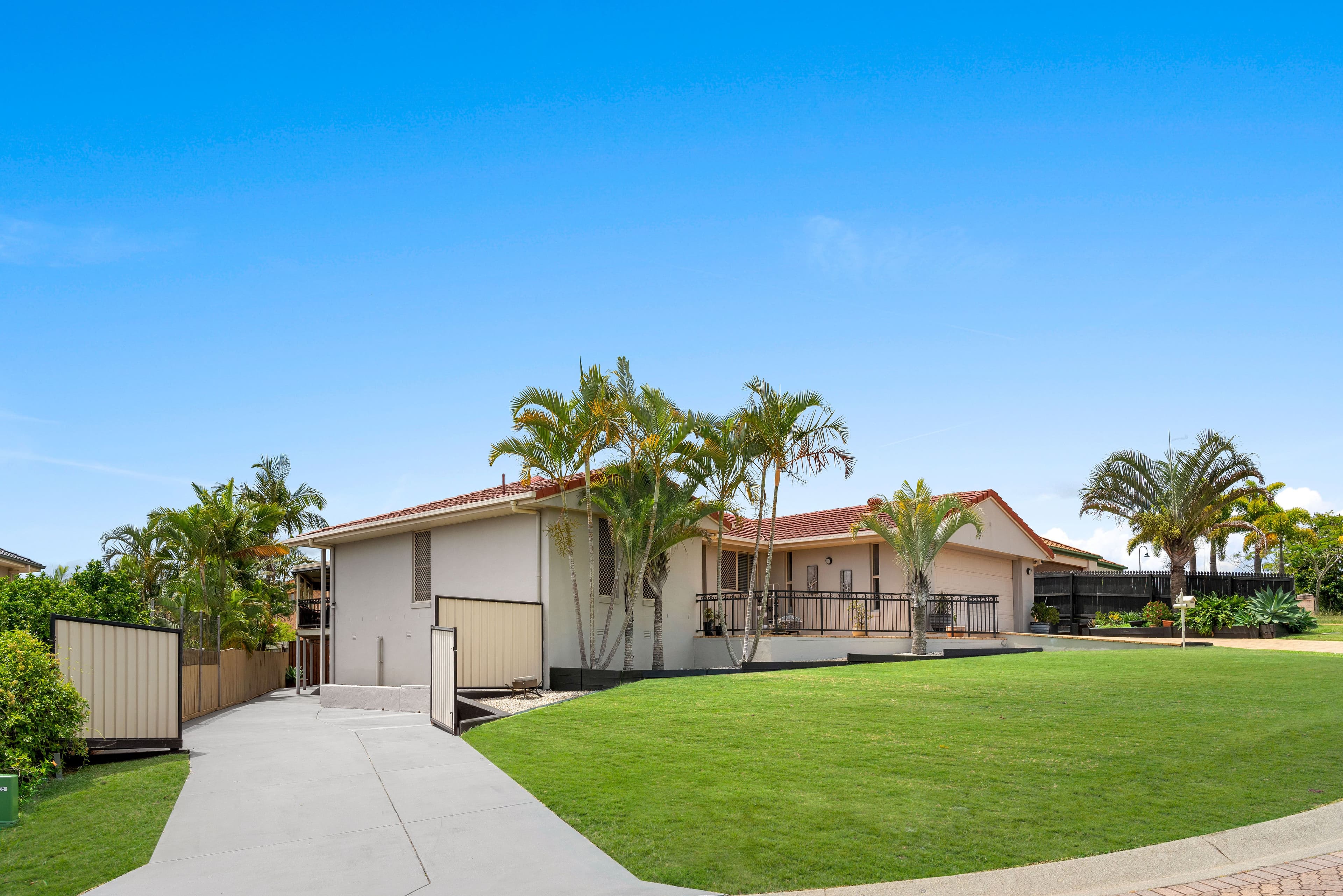 8 Pembridge Place, Carindale QLD 4152, Carindale - Image 1