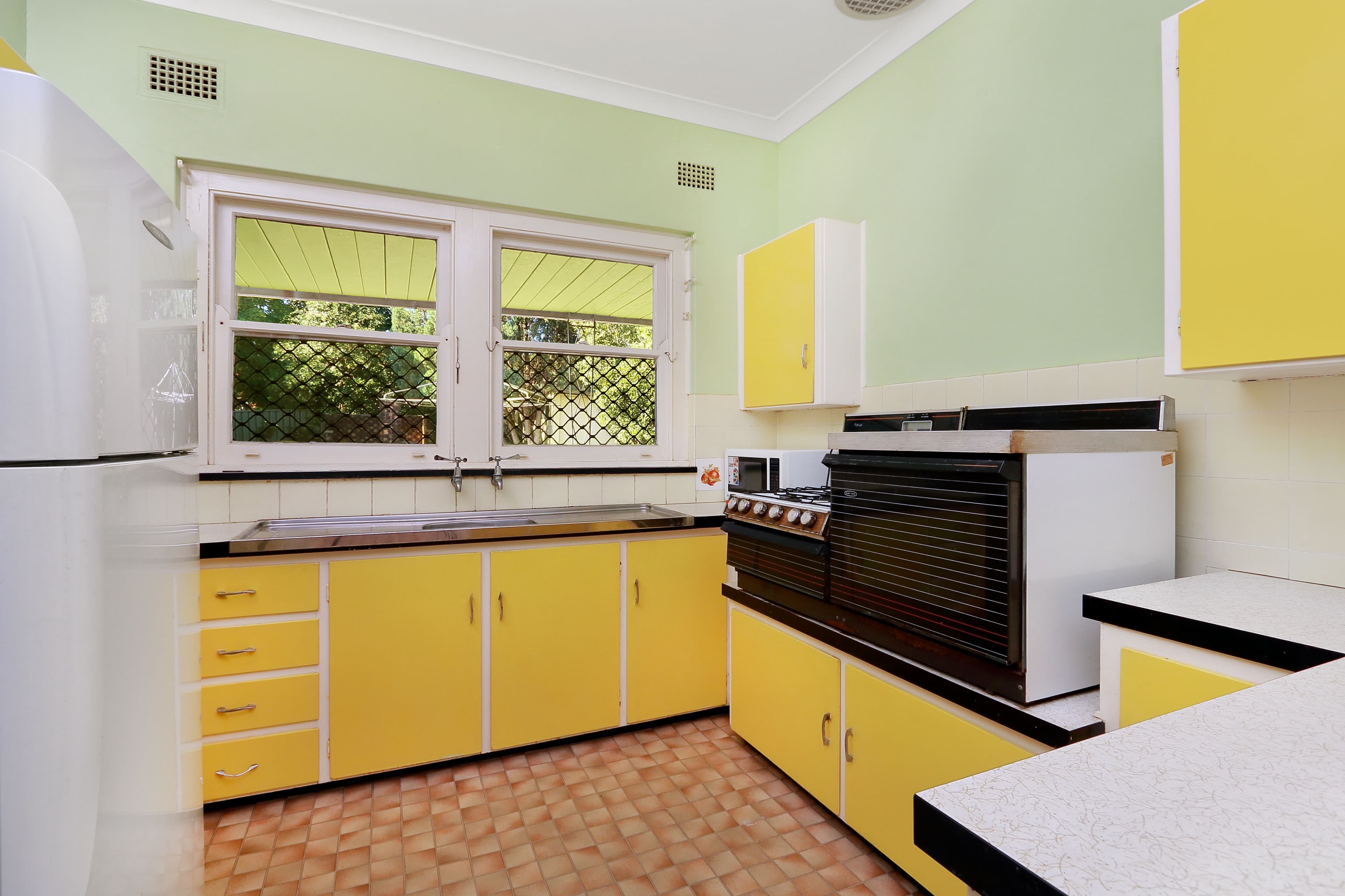 32 Grove Avenue, Penshurst - Thumbnail 3