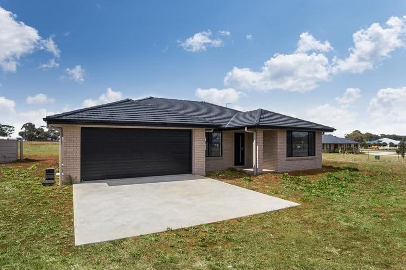 49 Lakeview Road, Guyra - Image 1
