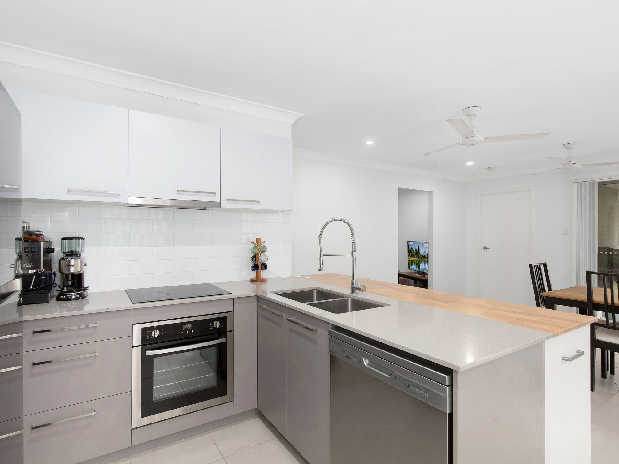 203 Tallagandra Road, Holmview QLD 4207, Holmview - Thumbnail 2