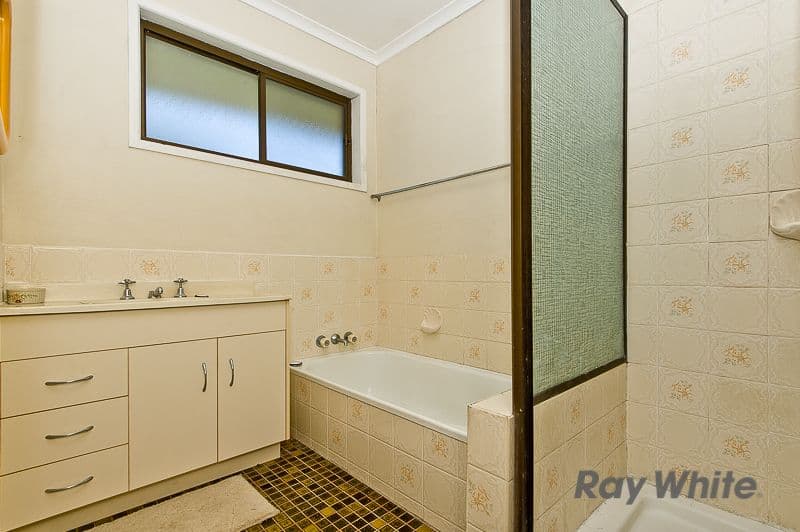 6 Sutherland Drive, STRATHPINE QLD 4500, Strathpine - Thumbnail 5