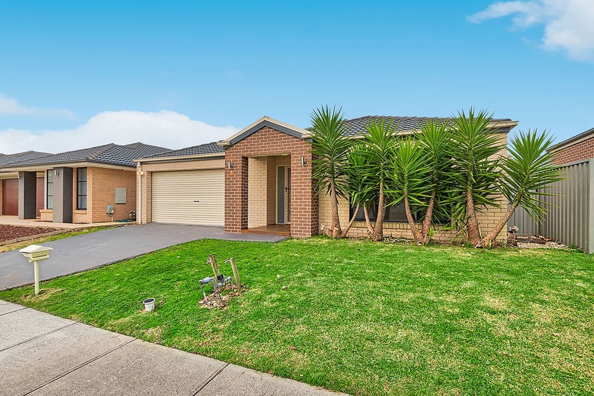 25 Birdwell Drive, Cranbourne East VIC 3977, Cranbourne East - Thumbnail 3
