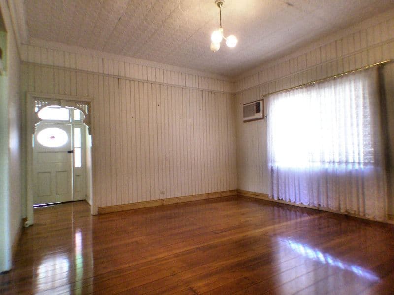 111  Brisbane Road, RIVERVIEW QLD 4303, Riverview - Thumbnail 2