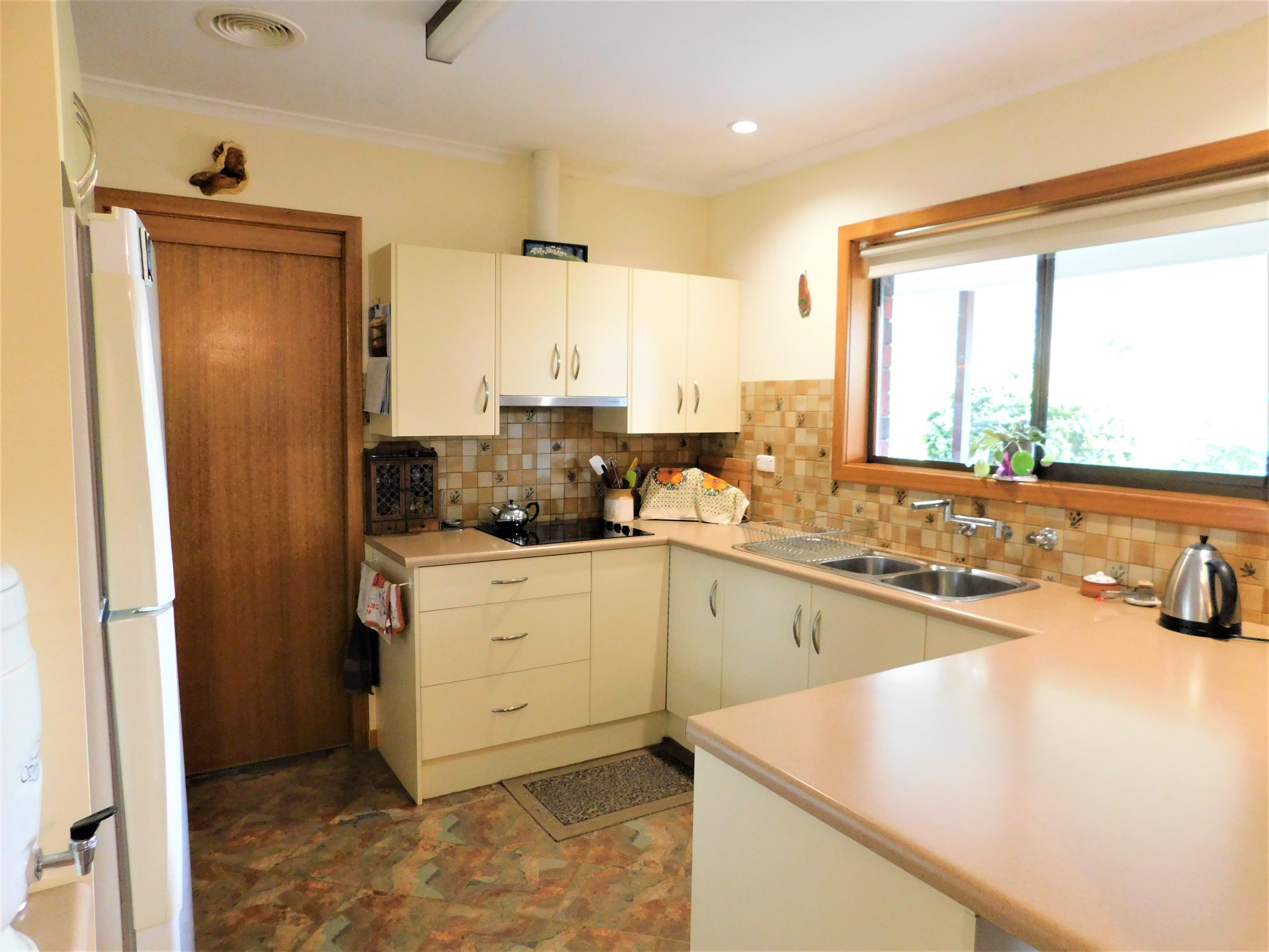 96 Victoria Parade, Bordertown SA 5268, Bordertown - Thumbnail 5