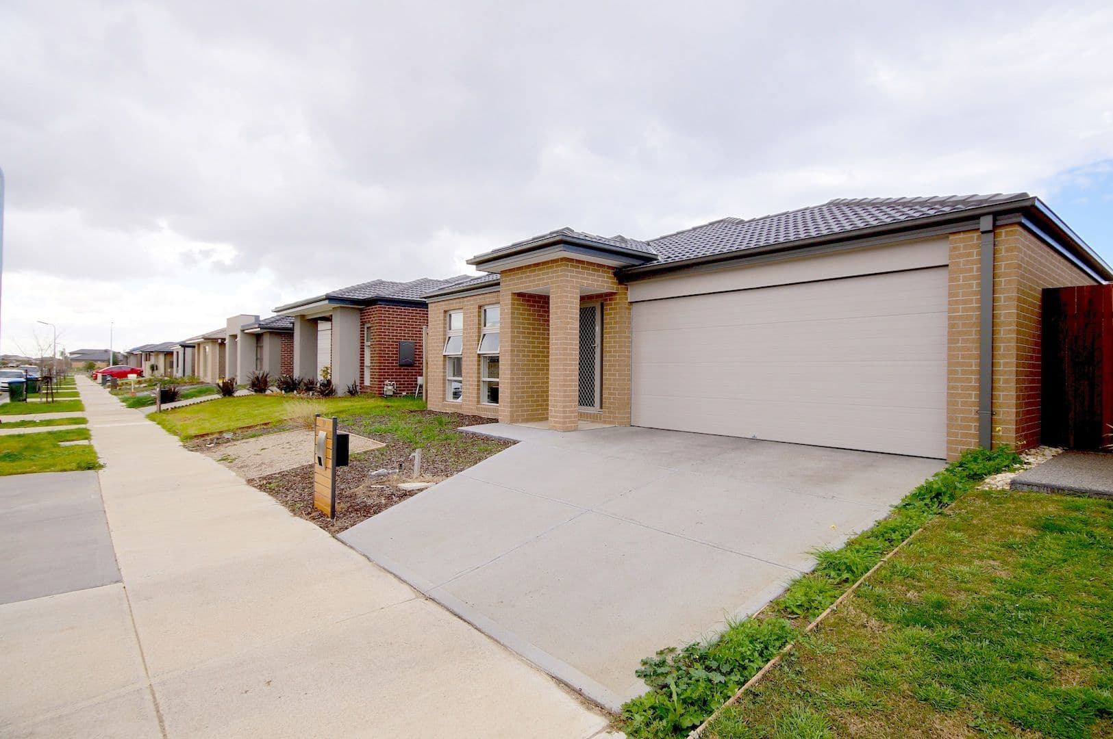 19 Pottery Avenue, Point Cook VIC 3030, Point Cook - Thumbnail 2