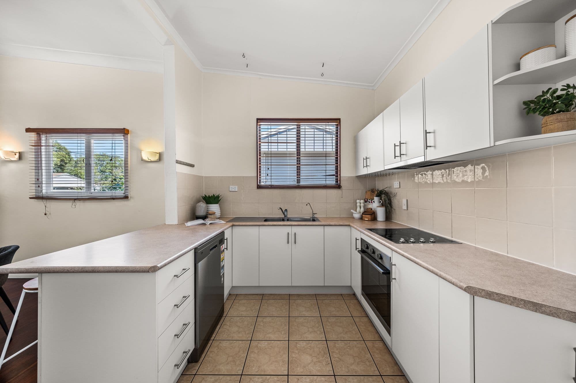 36 Logan Avenue, Oxley QLD 4075, Oxley - Thumbnail 6