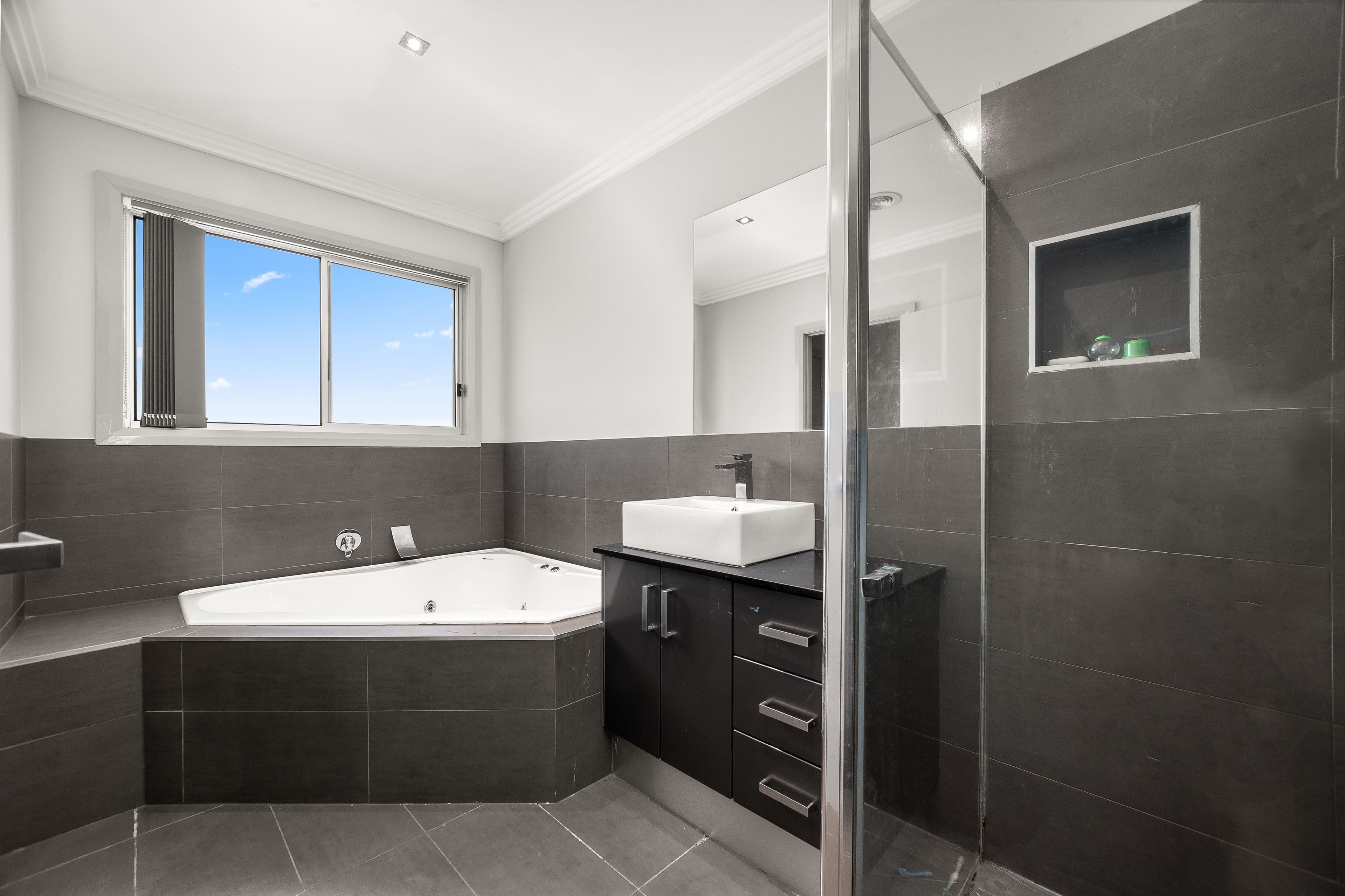 6 Irwin Gardens, Caroline Springs VIC 3023, Caroline Springs - Thumbnail 8