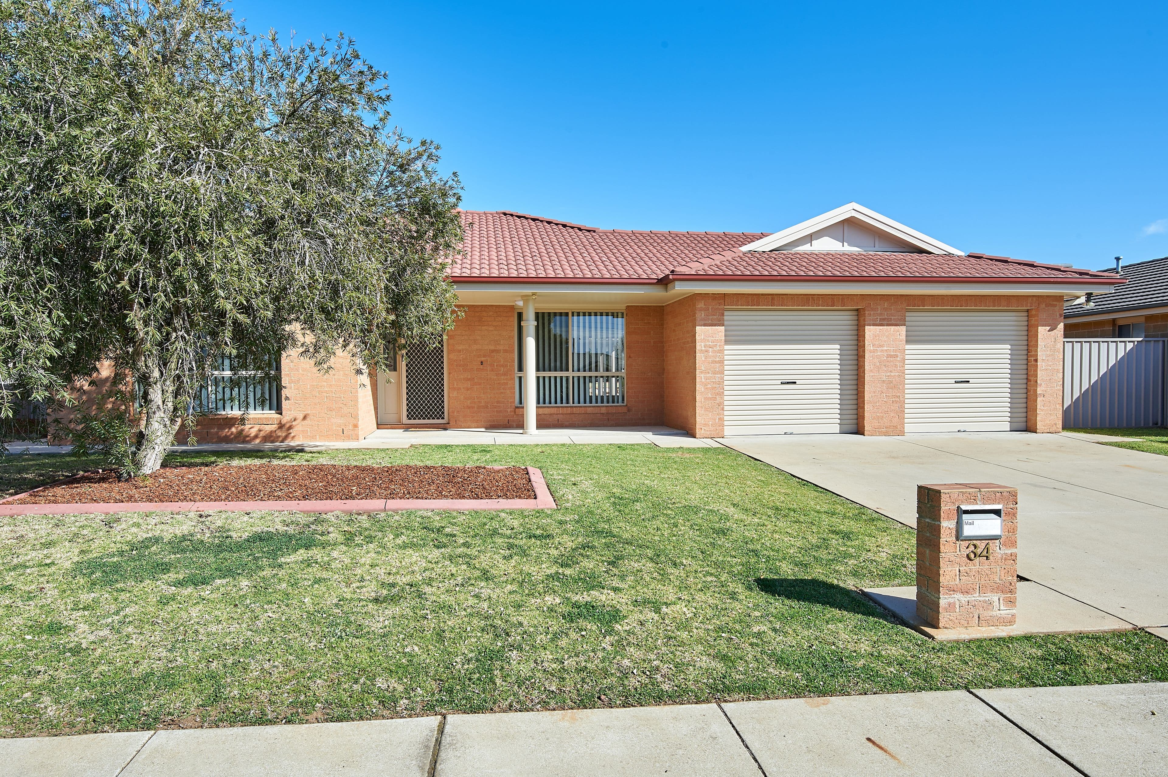 34 Hargrave Avenue, Lloyd - Image 1