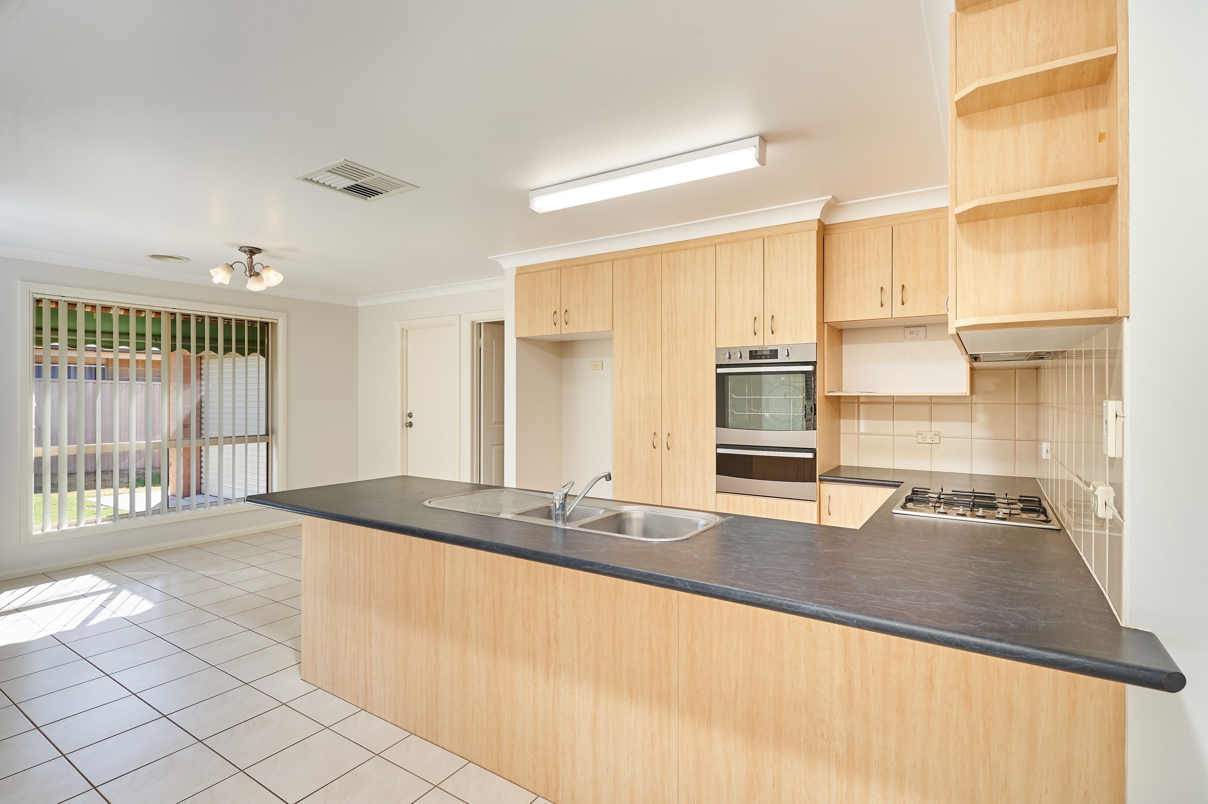 34 Hargrave Avenue, Lloyd - Thumbnail 2