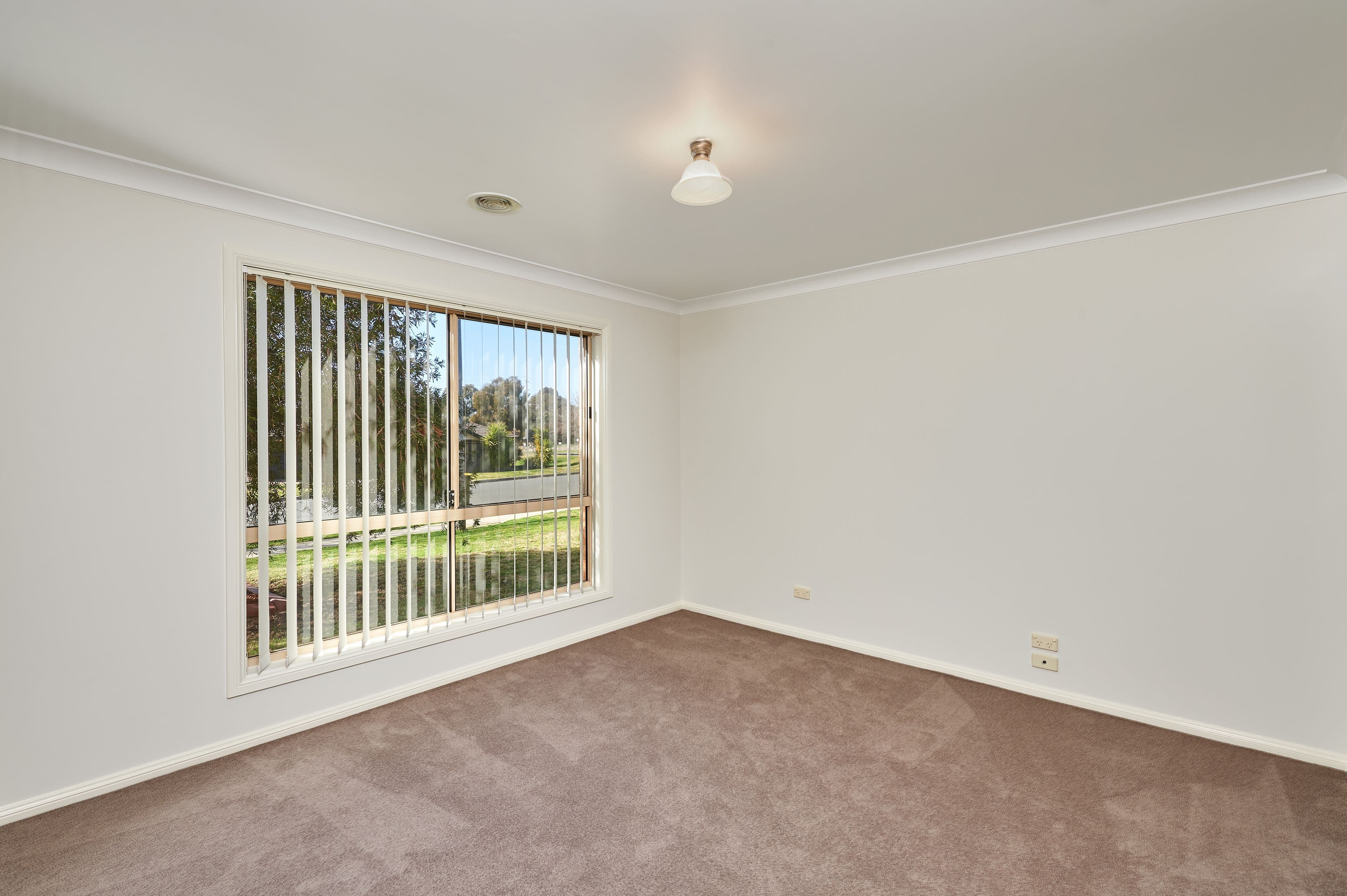34 Hargrave Avenue, Lloyd - Thumbnail 3