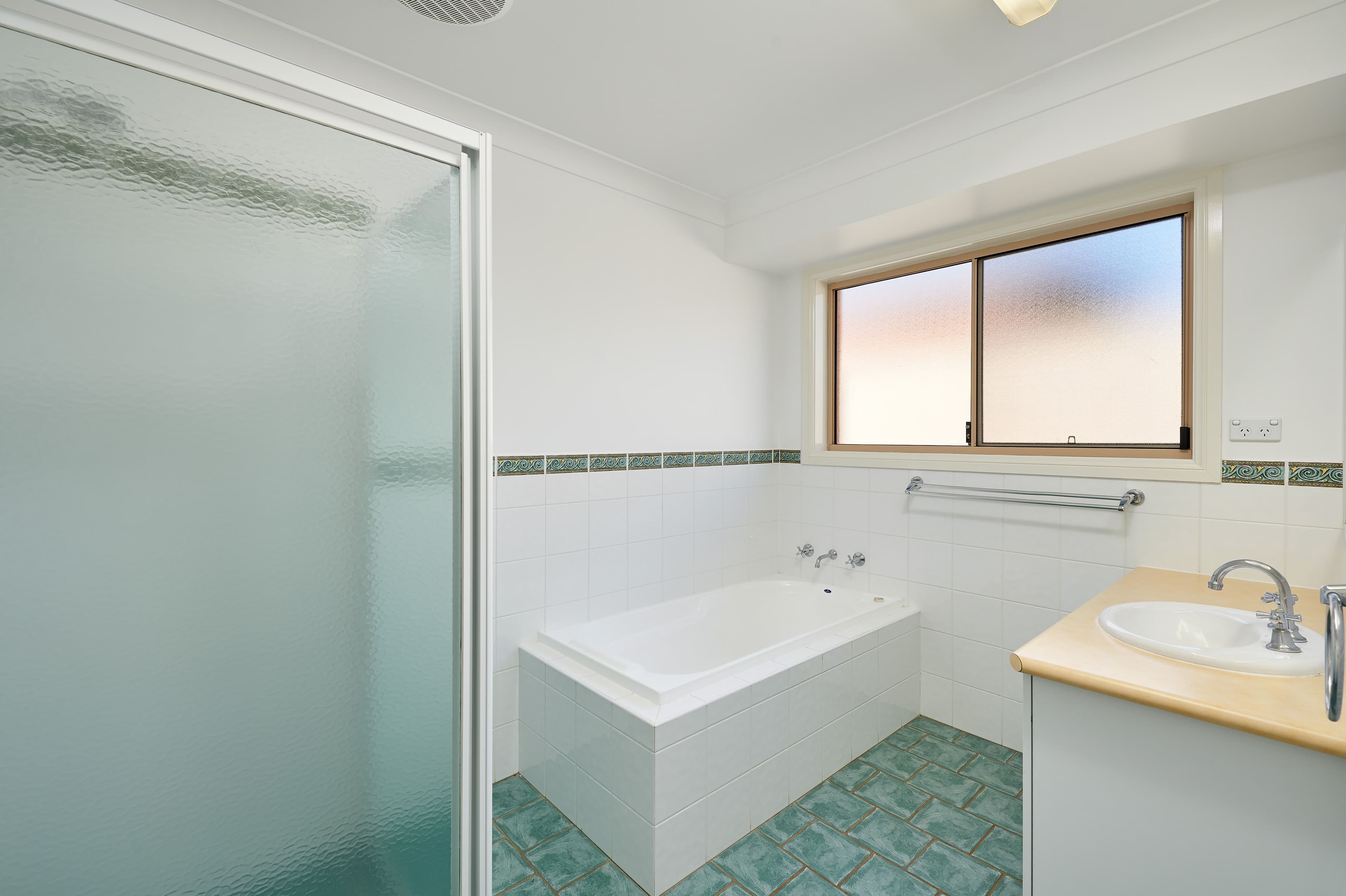 34 Hargrave Avenue, Lloyd - Thumbnail 4