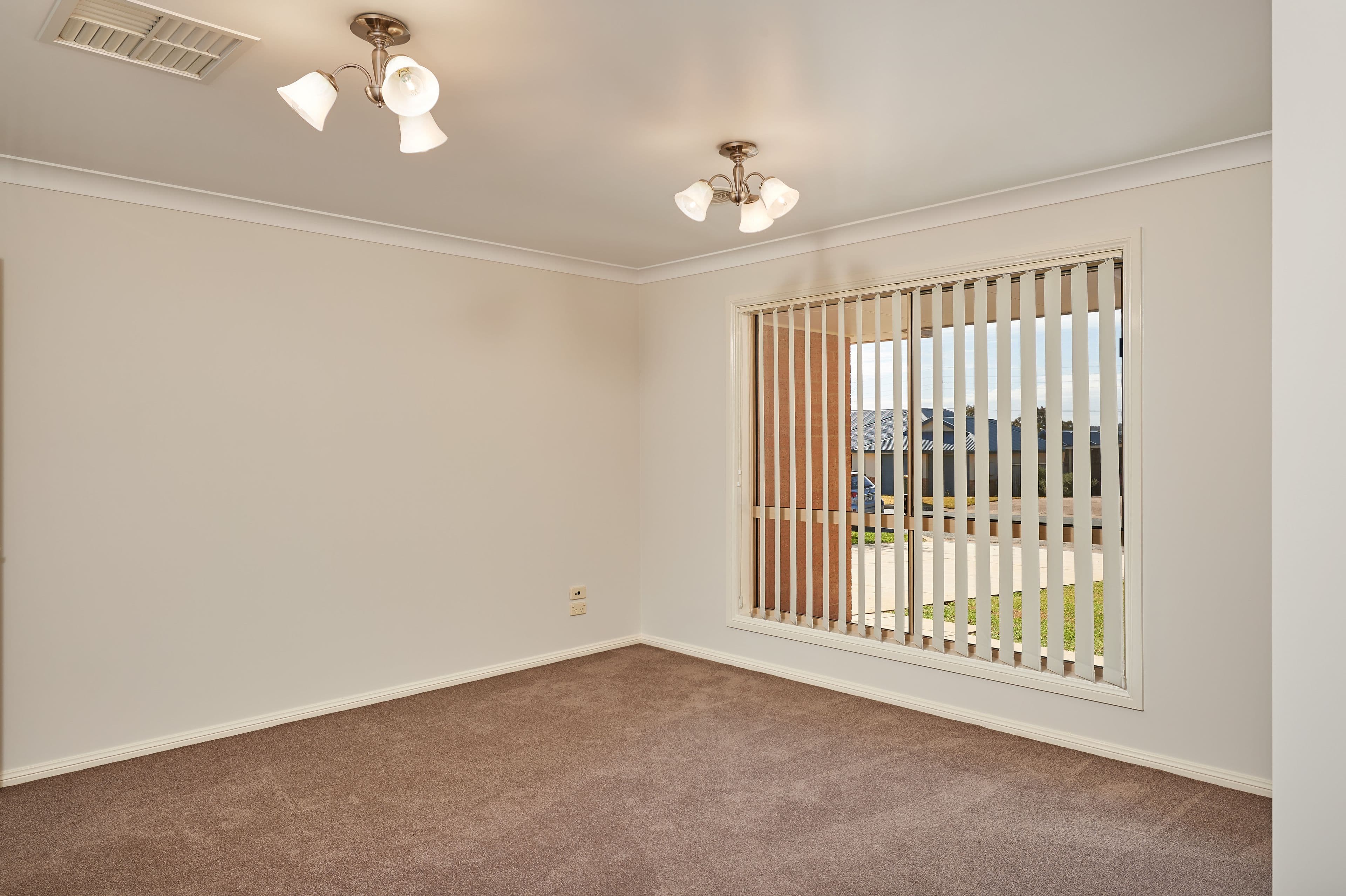 34 Hargrave Avenue, Lloyd - Thumbnail 5