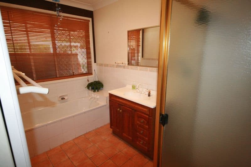 8 Levestam Court, CARRARA QLD 4211, Carrara - Thumbnail 7