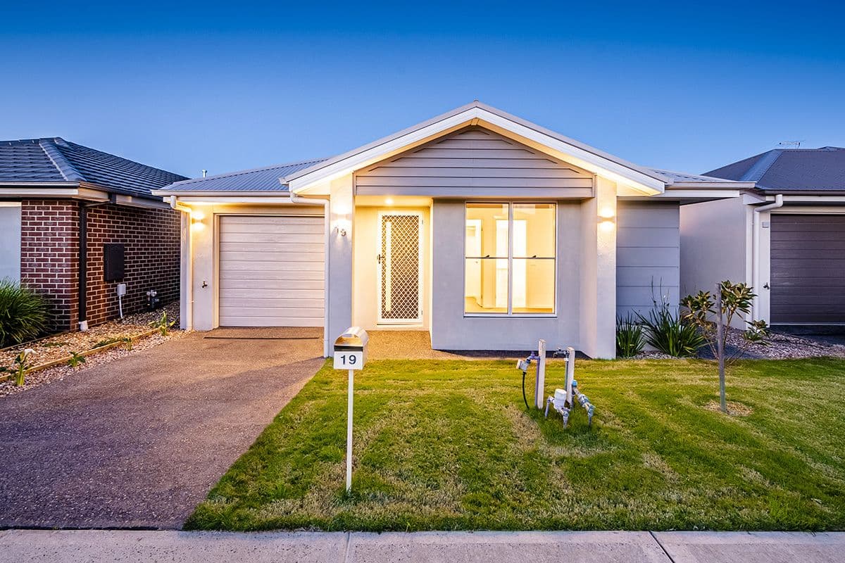 19 Mossey Crescent, CRANBOURNE EAST VIC 3977, Cranbourne East - Image 1