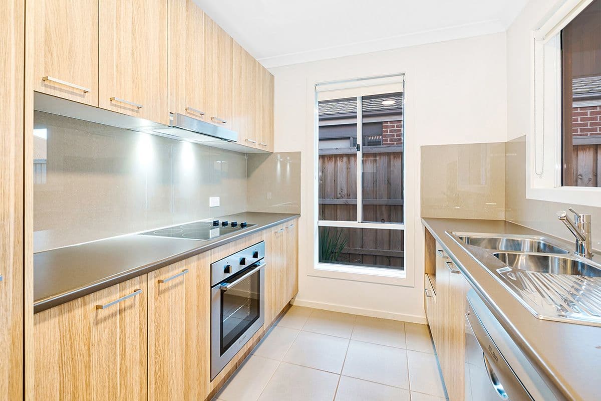 19 Mossey Crescent, CRANBOURNE EAST VIC 3977, Cranbourne East - Thumbnail 4