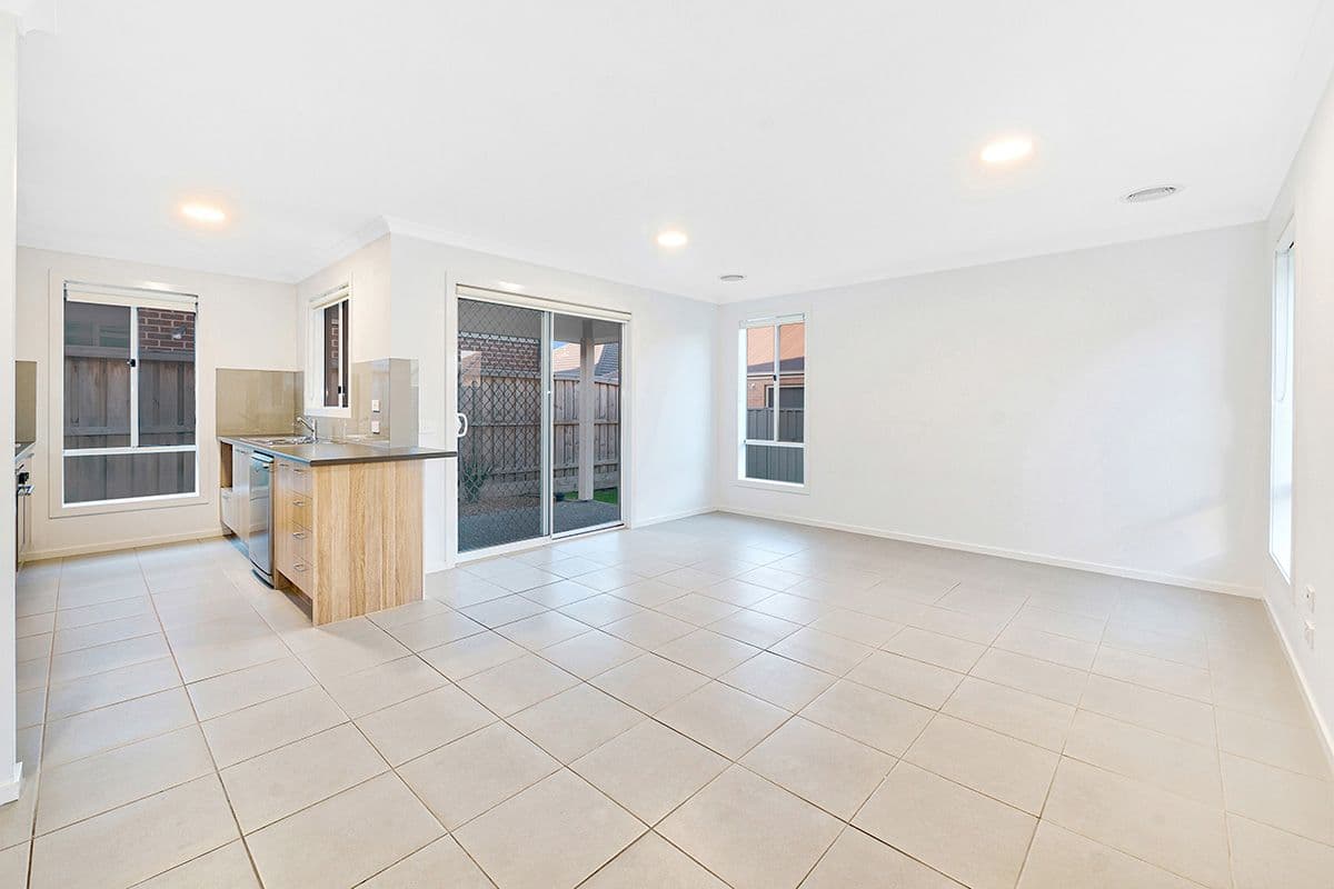 19 Mossey Crescent, CRANBOURNE EAST VIC 3977, Cranbourne East - Thumbnail 5