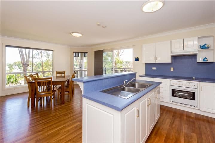 15 Walters Avenue, West Gladstone QLD 4680, West Gladstone - Thumbnail 2