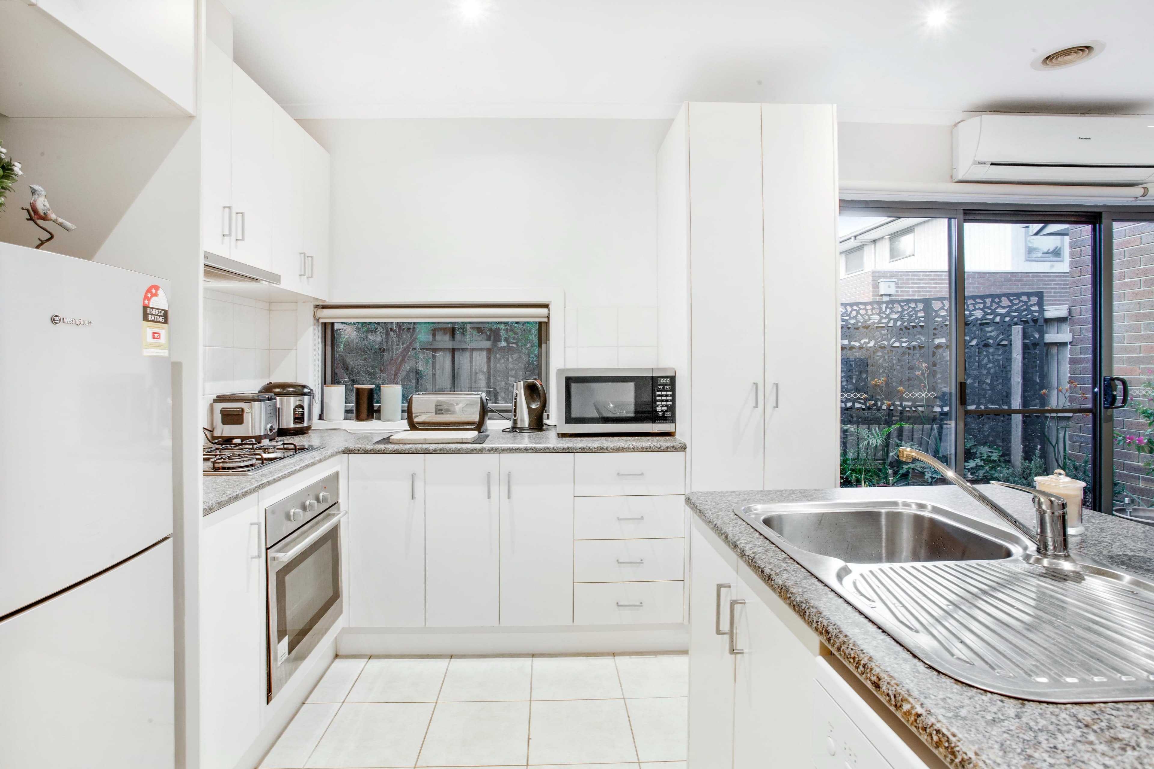 22 Cranbourne Road, Frankston VIC 3199, Frankston - Thumbnail 3