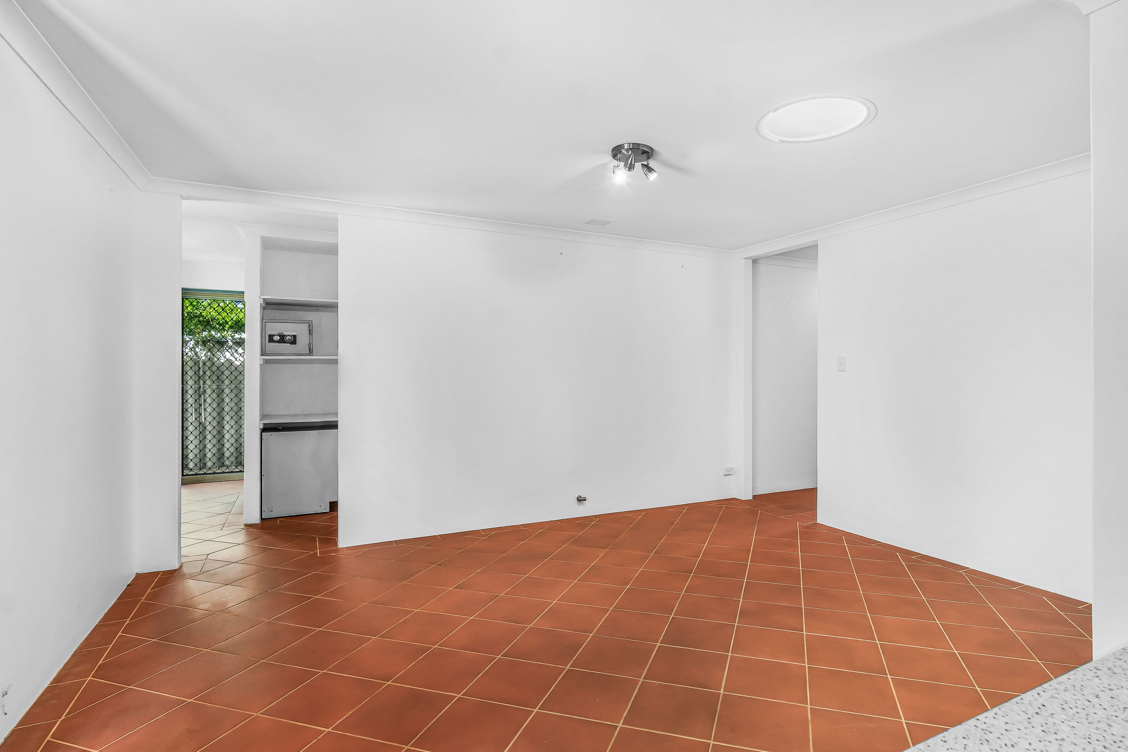 8 Pinewood Place, Beechboro WA 6063, Beechboro - Thumbnail 4