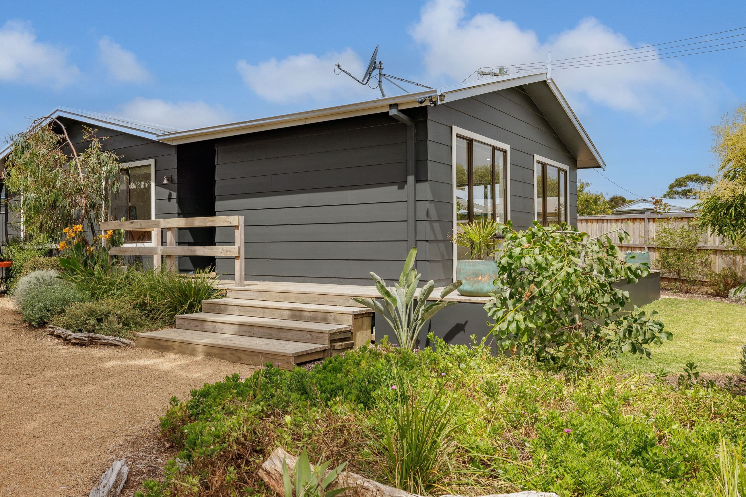 25 Pine Avenue, Cowes VIC 3922, Cowes - Image 1