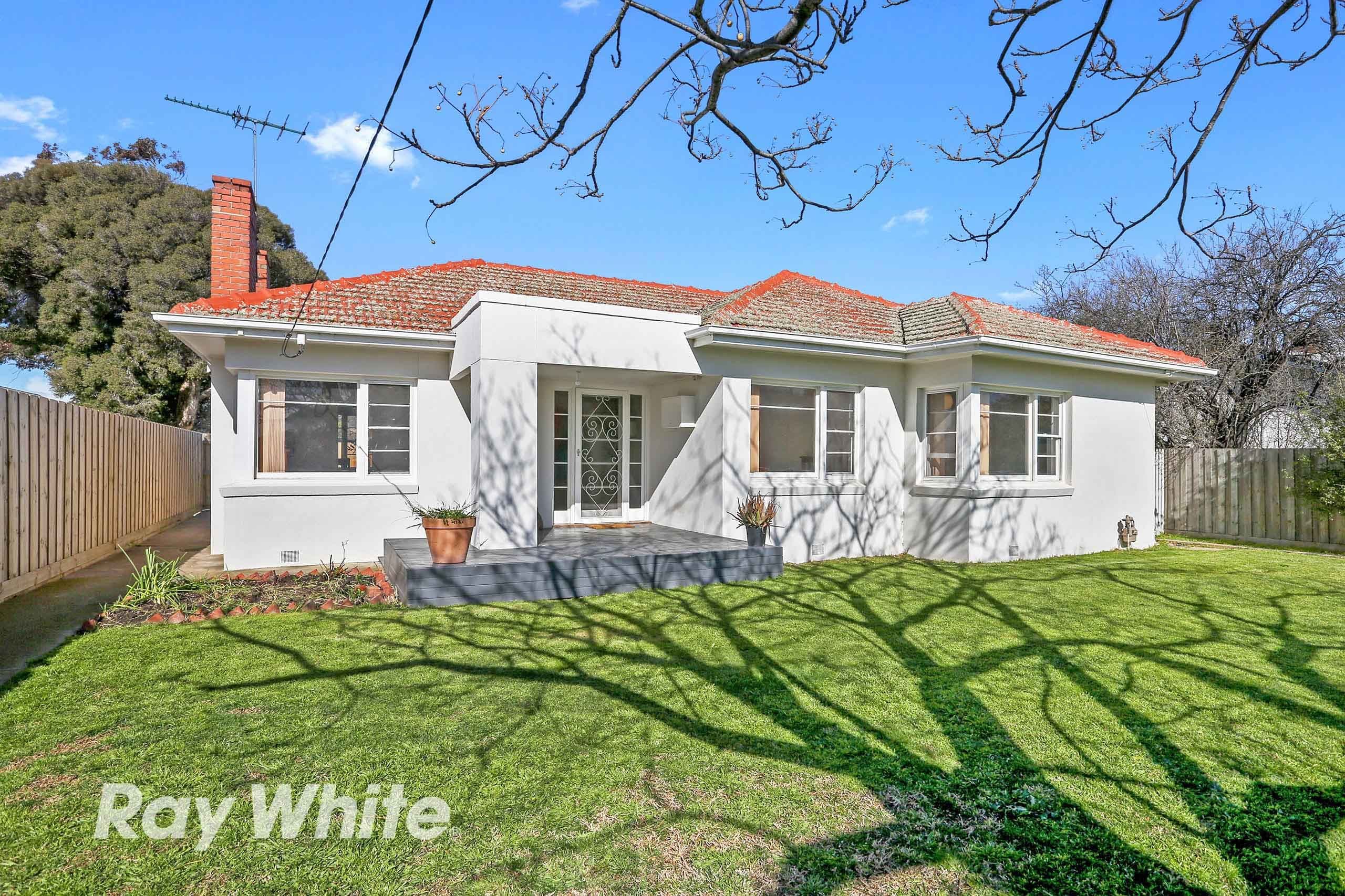 18A Pine Avenue, North Shore VIC 3214, North Shore - Thumbnail 2