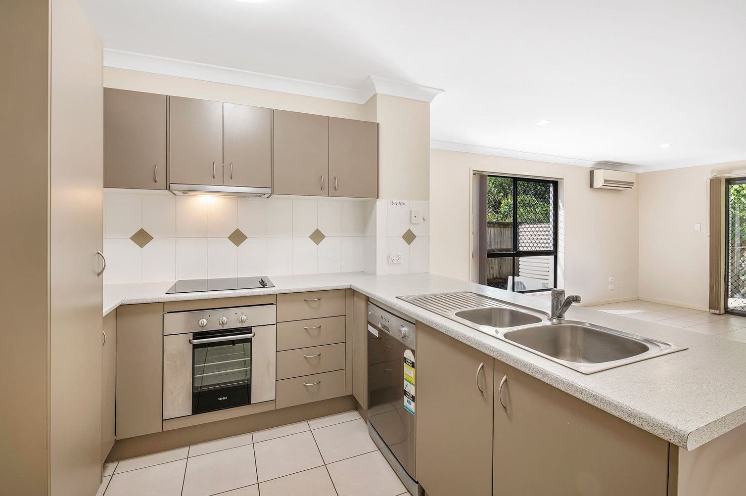 17 Bellagio Crescent, Coomera QLD 4209, Coomera - Thumbnail 3