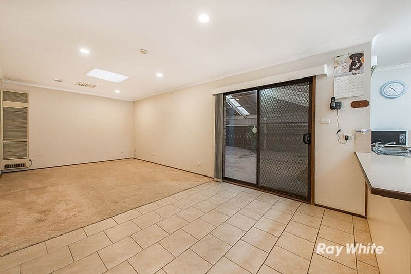 21 Lawless Drive, Cranbourne North VIC 3977, Cranbourne North - Thumbnail 3