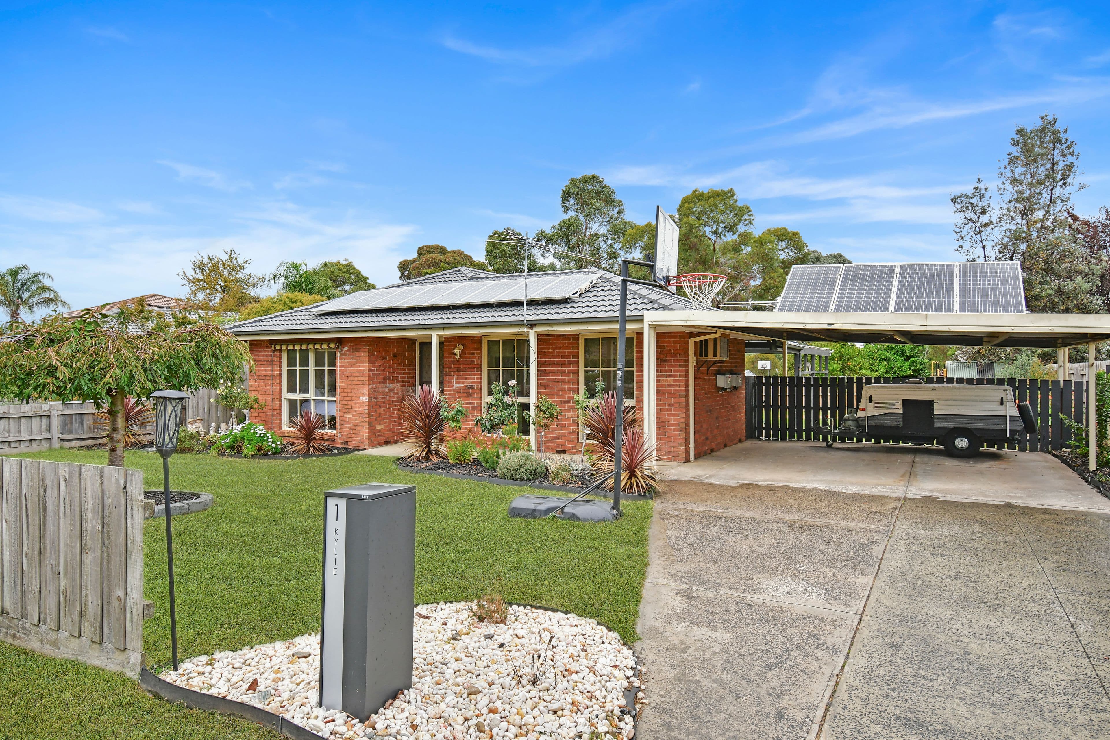 1 Kylie Court, Pakenham VIC 3810, Pakenham - Thumbnail 2