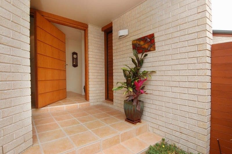 8 and 8a Huon Crescent, RUNAWAY BAY QLD 4216, Runaway Bay - Thumbnail 5