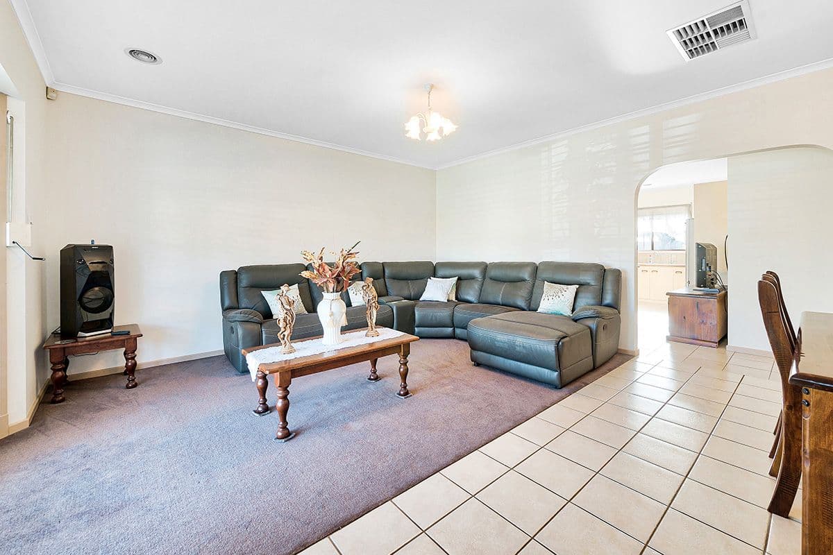 9 Frances Crescent, Cranbourne North VIC 3977, Cranbourne North - Thumbnail 5