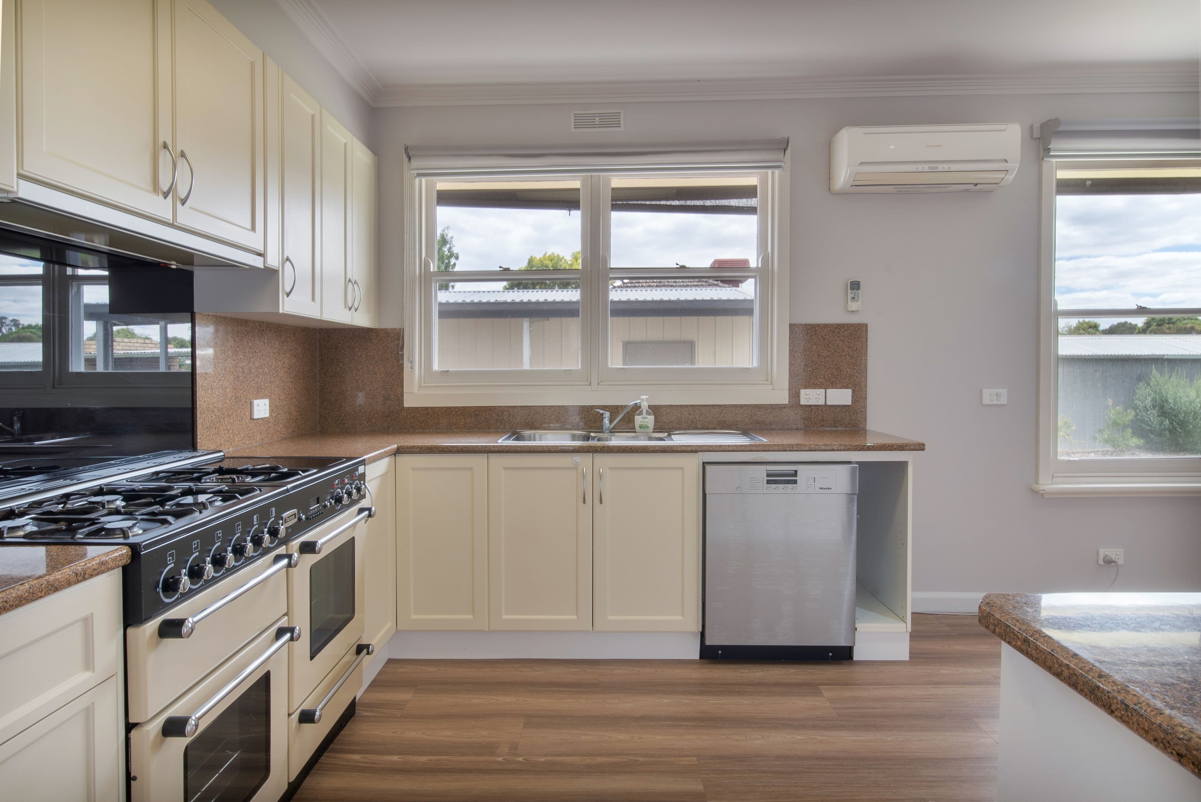 1 Fifth Avenue, White Hills VIC 3550, White Hills - Thumbnail 6