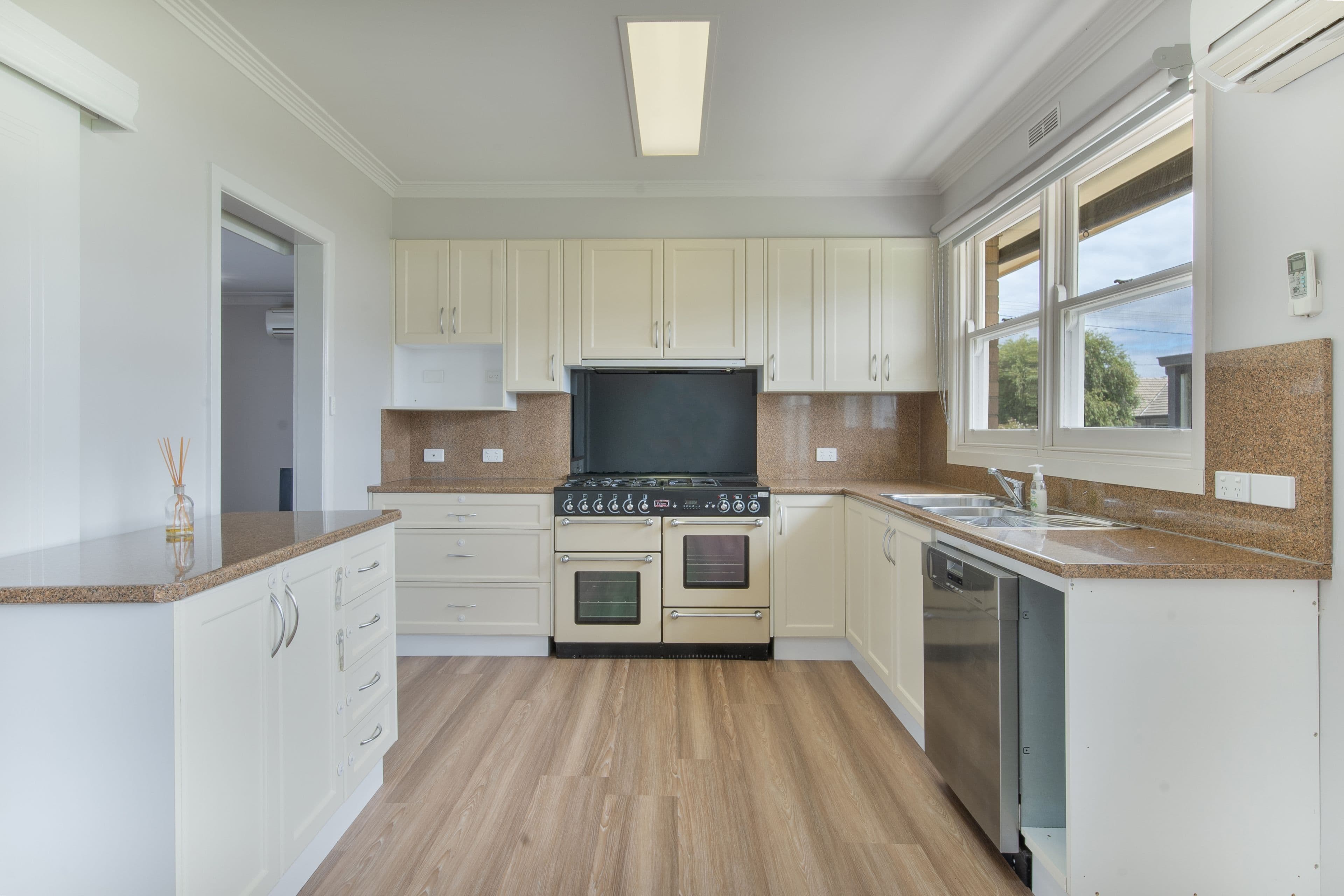 1 Fifth Avenue, White Hills VIC 3550, White Hills - Thumbnail 8