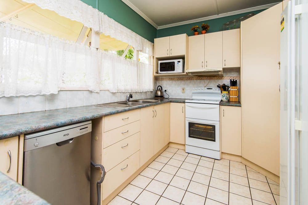 6 Lacon Street, HOLLAND PARK WEST QLD 4121, Holland Park West - Thumbnail 3