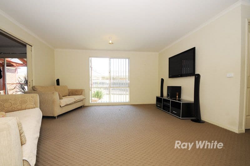14 Jagger Circuit, CRANBOURNE EAST VIC 3977, Cranbourne East - Thumbnail 2