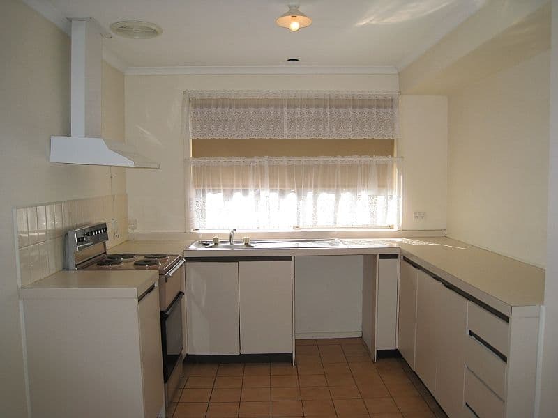 128 Roycroft Avenue, MILL PARK VIC 3082, Mill Park - Thumbnail 2