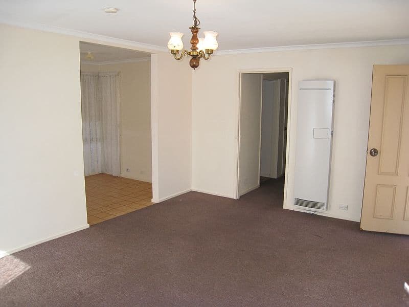 128 Roycroft Avenue, MILL PARK VIC 3082, Mill Park - Thumbnail 3