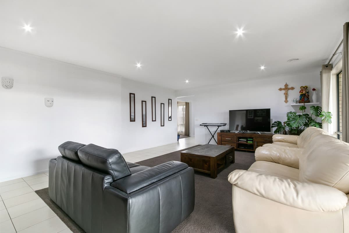 8 Joanne Court, Morwell VIC 3840, Morwell - Thumbnail 4