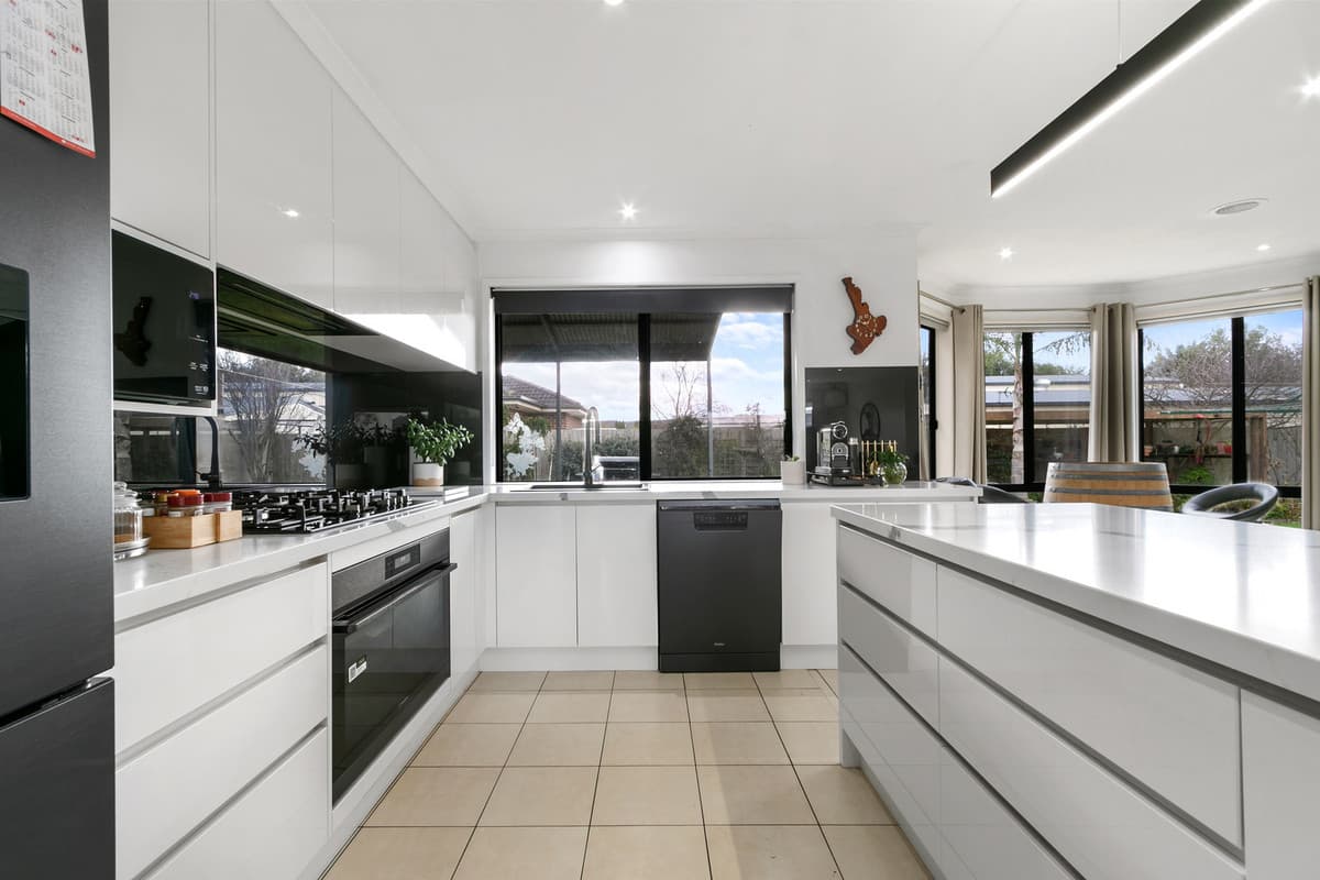 8 Joanne Court, Morwell VIC 3840, Morwell - Thumbnail 6