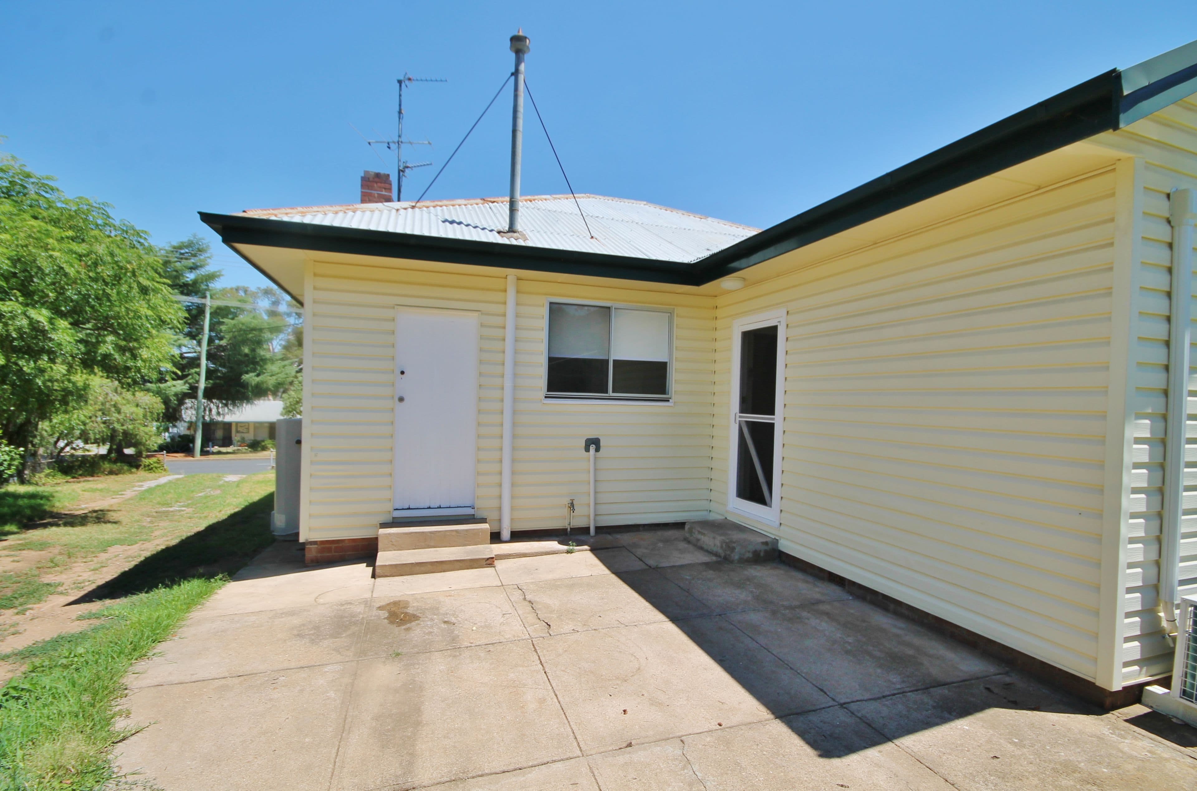 7 Blackett Avenue, Young - Thumbnail 7