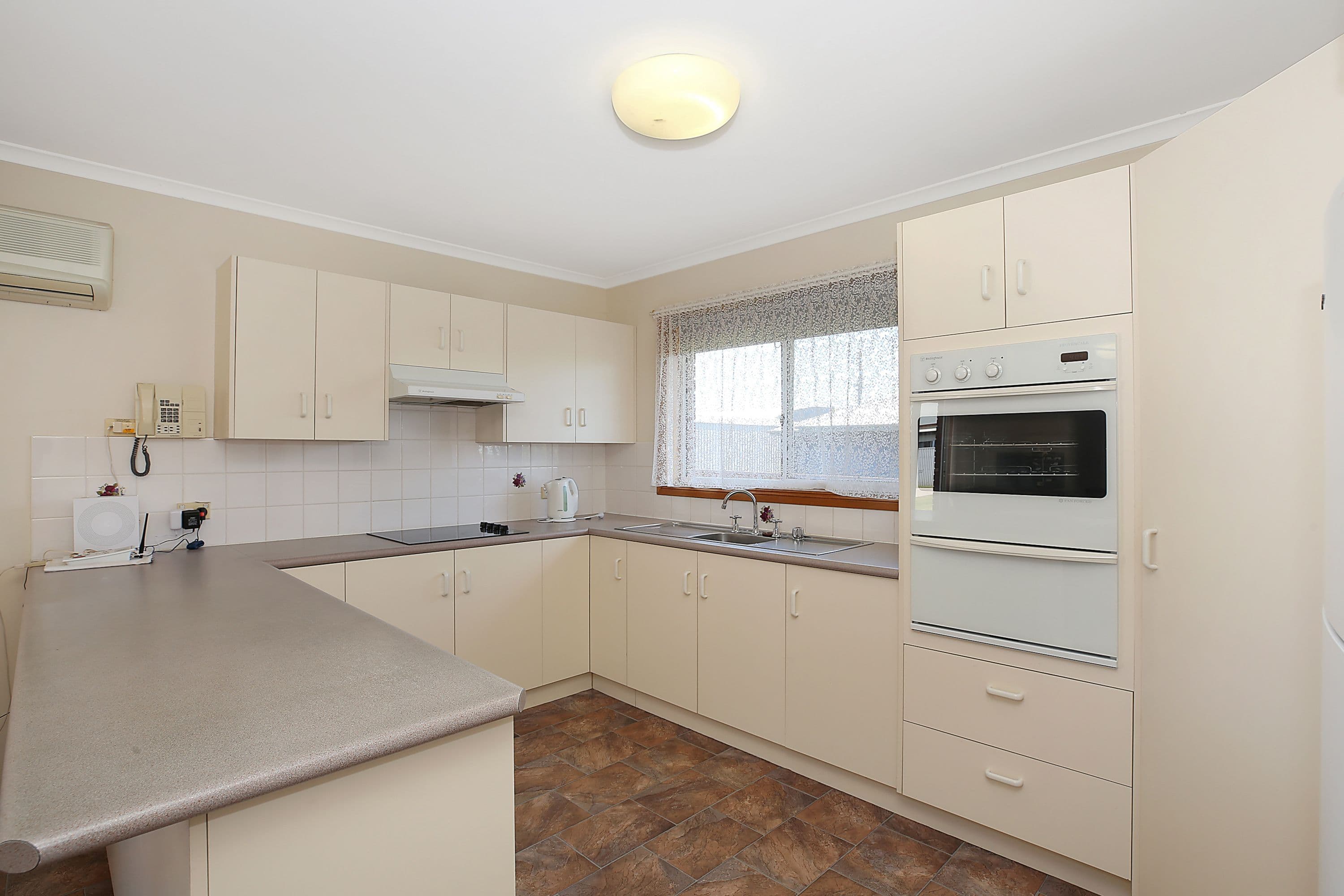 7 Holden Street, Camperdown VIC 3260, Camperdown - Thumbnail 4