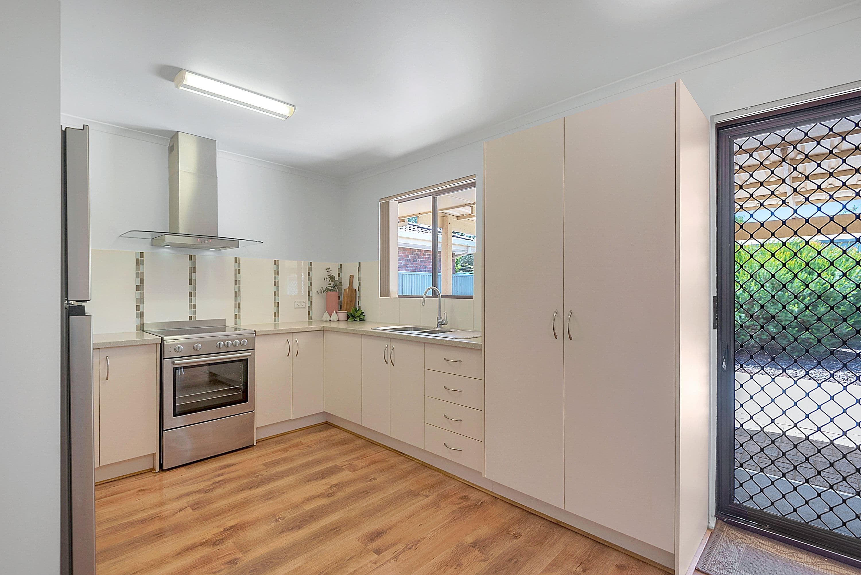 25 Hutchinson Drive, Parafield Gardens SA 5107, Parafield Gardens - Thumbnail 4