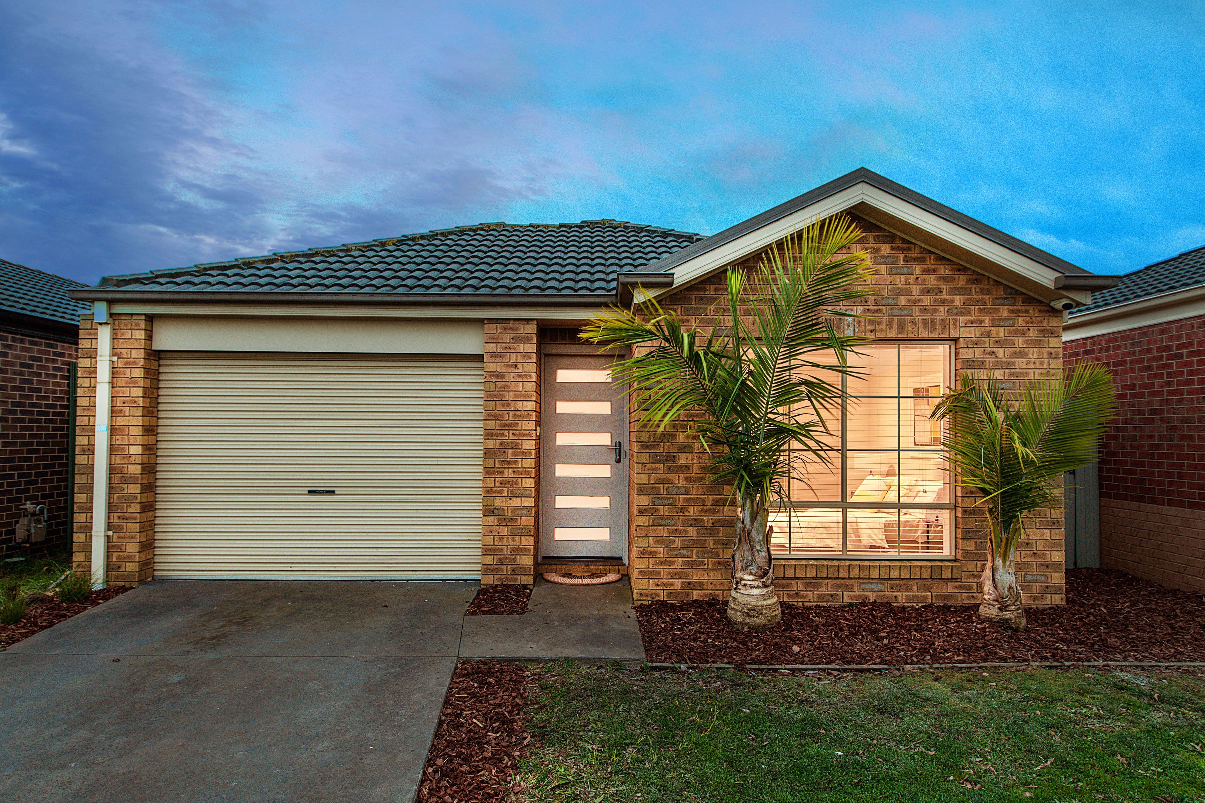 14 Tyndall Street, Cranbourne East VIC 3977, Cranbourne East - Thumbnail 2