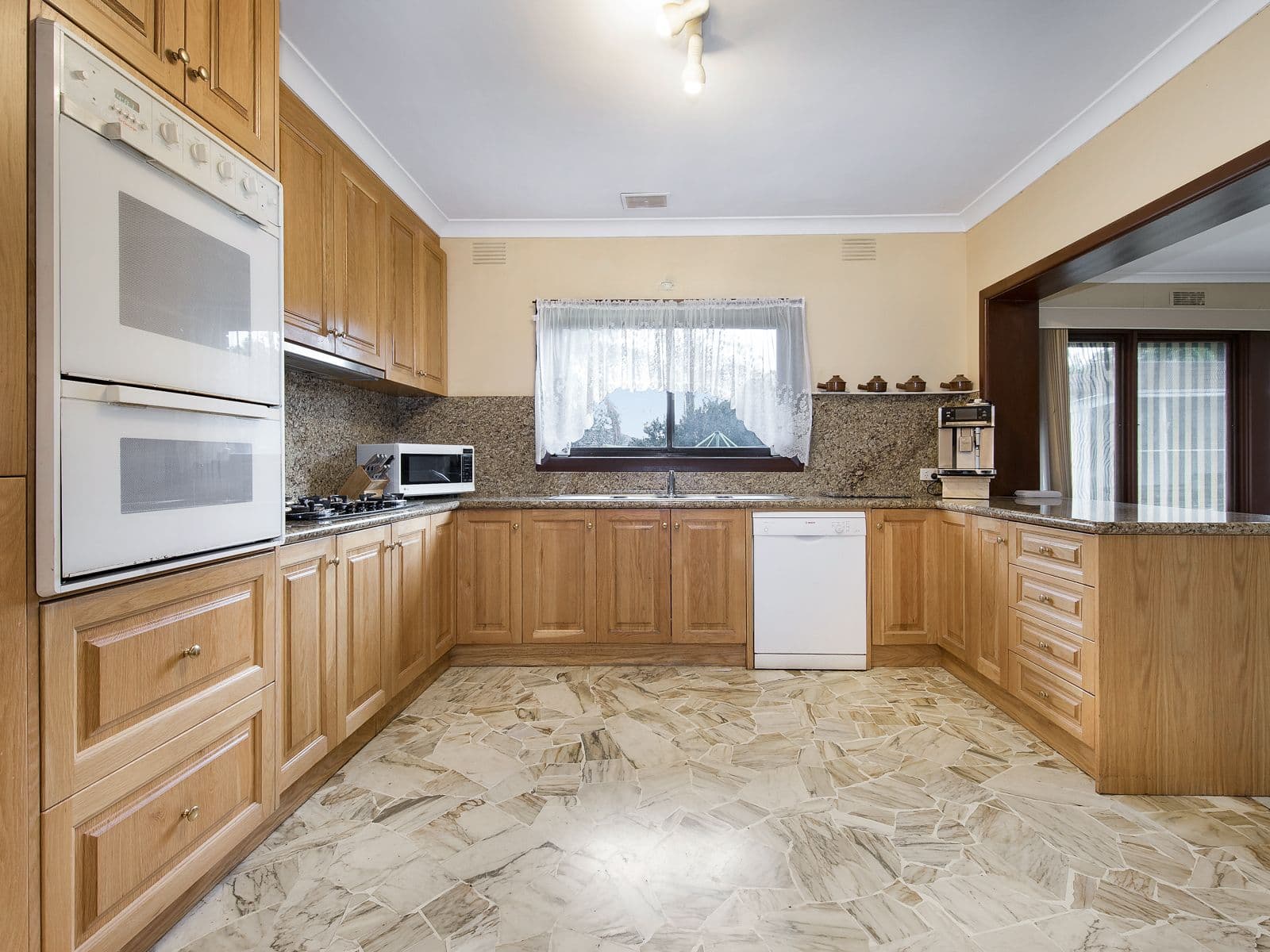 1 Flavia Court, Mount Waverley VIC 3149, Mount Waverley - Thumbnail 3