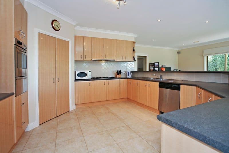 11 Mackie Close, HAMLYN HEIGHTS VIC 3215, Hamlyn Heights - Thumbnail 2