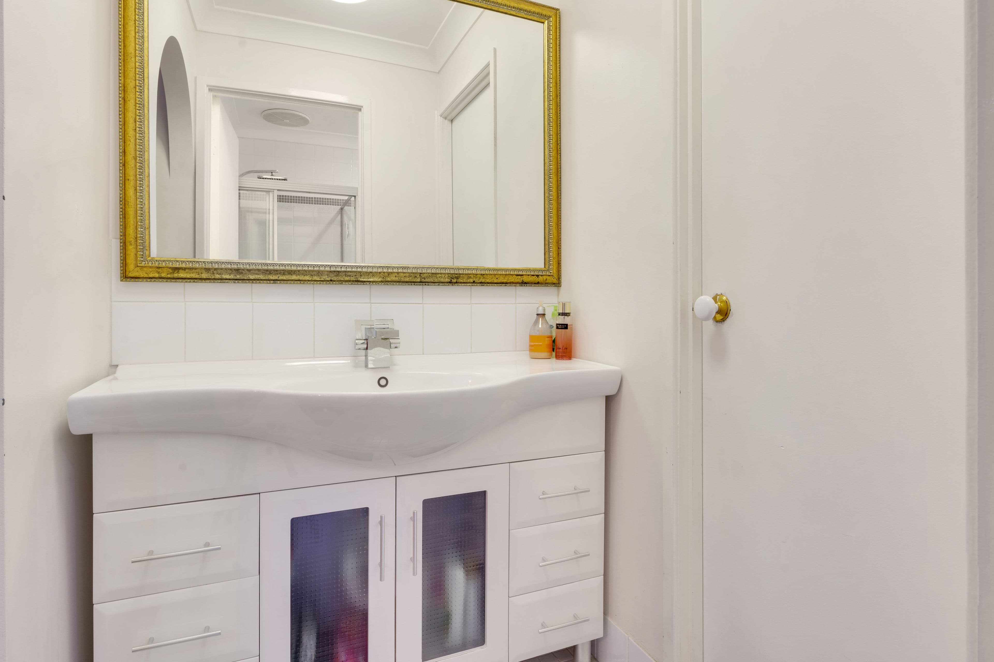 64 Central Park Drive, Bow Bowing - Thumbnail 7