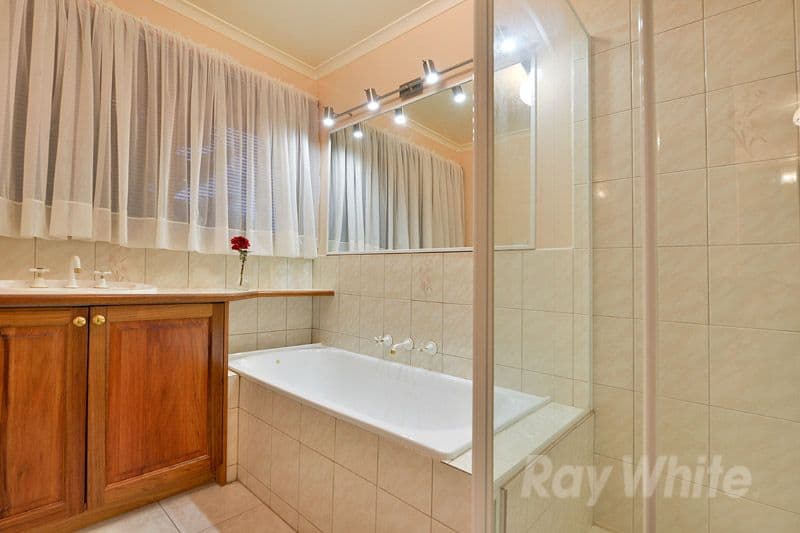 24 Laanecoorie Drive, LYSTERFIELD VIC 3156, Lysterfield - Thumbnail 8