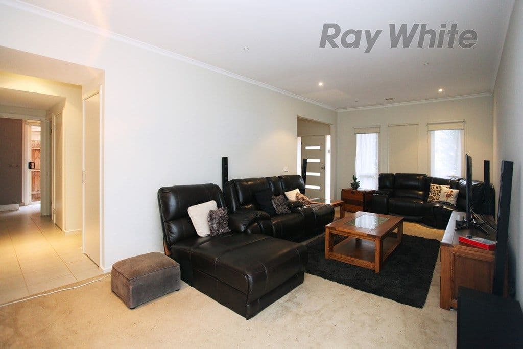 1 Tattler Court, POINT COOK VIC 3030, Point Cook - Thumbnail 3