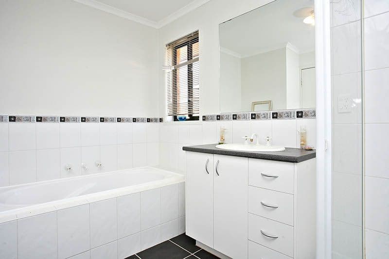 30 finchley park Crescent, TARNEIT VIC 3029, Tarneit - Thumbnail 4