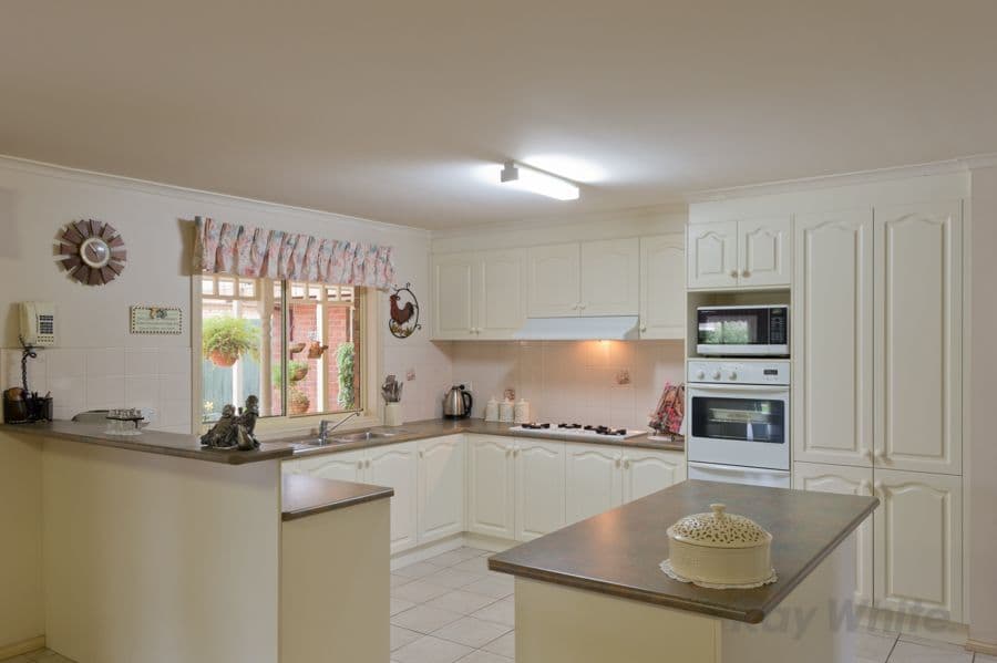 14 Fleetwood Circuit, MELTON WEST VIC 3337, Melton West - Thumbnail 3
