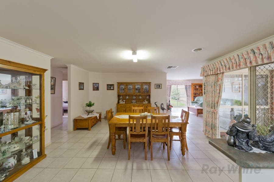 14 Fleetwood Circuit, MELTON WEST VIC 3337, Melton West - Thumbnail 4